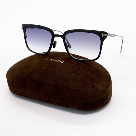 NEW TOM FORD HAYDEN TF831 02B TITANIUM SUNGLASSES FT0831/S 02B BLACK EYEWEAR